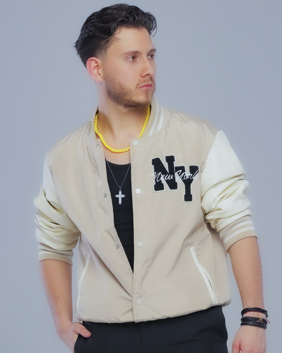 esteestomas's tweet photo. Hice las cuentas y me dan, un par de meses en un bar tomando 🎵 #MilAños este 4 de Abril estará disponible por todas las plataformas digitales

.
#milaños #lanzamiento #esteestomas #tomas #Nuevamusica #video #musica https://t.co/2oJtmeQVxK