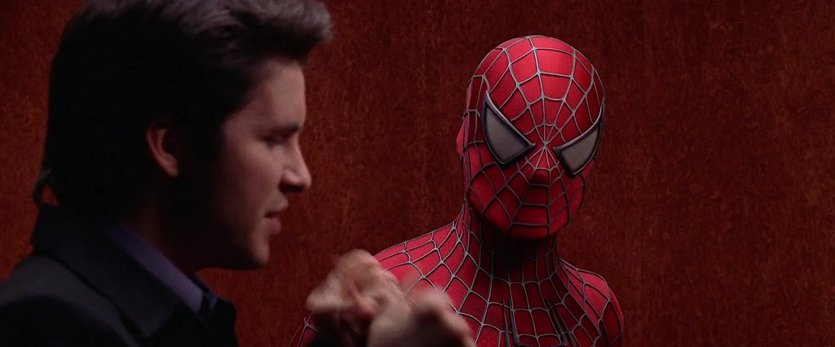 WebheadArchive's tweet image. I don&apos;t think this design&apos;s lenses get praised enough. While staying a unique look, they evoke so many different artist&apos;s hands depending on the angle alone. 

Maybe I&apos;m delusional, but I see Romita Sr. so much more in the left shot than the right, even though they&apos;re so similar.