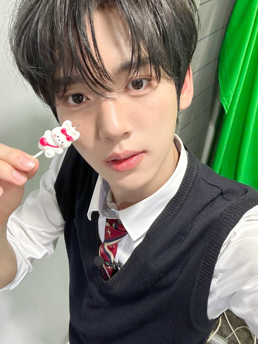 A Very Merry Birthday to Yujin list of guests records The Mad Hatter, The Dormouse, The March Hare, and Ze_rose there. Thank you for attending my chaotic birthday party and indulging yourself in various teas and desserts. I’ll be sending you another invitation next year. 🐇🍰🫖