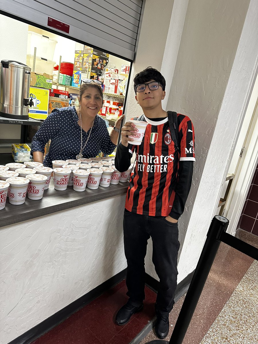 AmeliaGarcia__'s tweet photo. Instructional support ✅ 
EOC Camps in full swing ✅ 
Cup of noodles “on the go” for our students ✅

These ladies are all about the grind! So grateful for our tribe! 

#ONETribe #BOWUP @lcalleros @AraAraPortillo https://t.co/1rMOXs7Oku