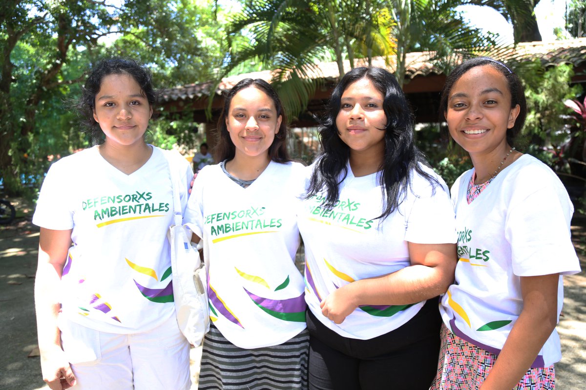 Oxfam_CA's tweet photo. 🌍Esta actividad se enmarca en el proyecto #DefensorxsAmbientales, que trabajamos junto a @FECORACEN y la @UNES_ElSalvador  para fortalecer y proteger a defensoras y defensores del medio ambiente. Con el apoyo de la @UEenElSalvador, impulsamos el empoderamiento de mujeres y juventudes campesinas e indígenas en La Libertad, Sonsonate y Ahuachapán, promoviendo mecanismos de protección y el fortalecimiento de sus derechos ambientales.