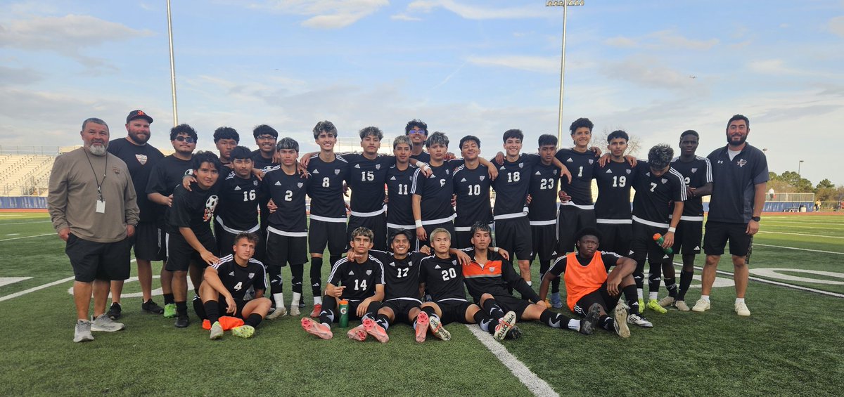Buffalos win again!
Awesome 2-1 Victory over a great McKinney Boyd squad.
On to round 3! #HaltomFamily