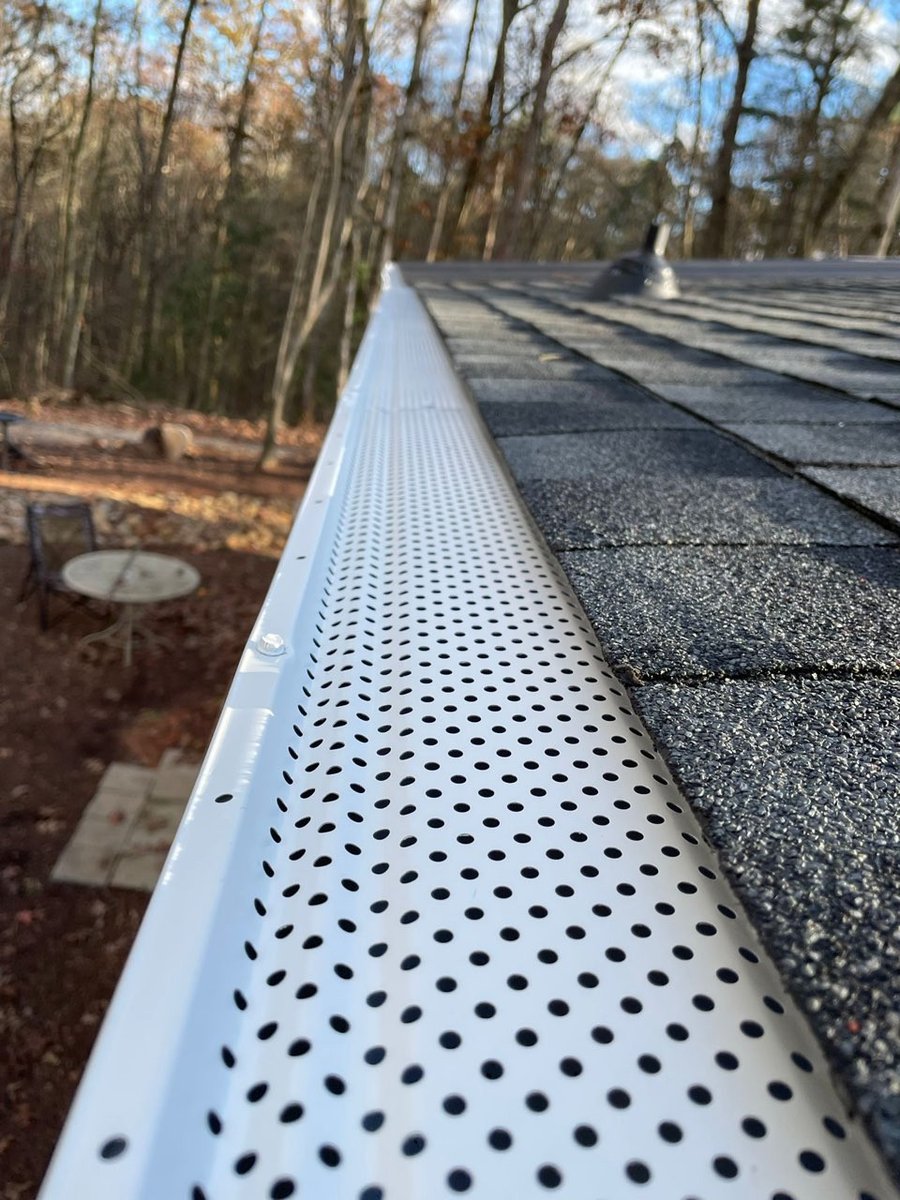 RoofingGeorgia1's tweet image. 🌧️ Clogged gutters can lead to water damage, foundation issues, and costly repairs. Roofing Georgia installs high-quality gutters to keep your home safe and dry. Call today for a free estimate! #RoofingGeorgia #GutterProtection #HomeMaintenance