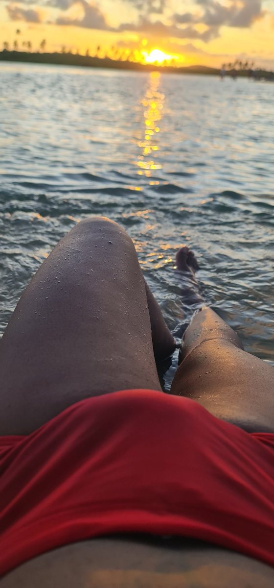 LChocollat's tweet photo. Um dos por do sol mais lindo q já vi ! #Maracaipe https://t.co/KpNRm5KPZL