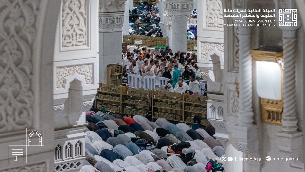 RCMC_KSA's tweet photo. ليلة السابع والعشرين من رمضان، حيث تتوجه القلوب وتعلو الدعوات، يؤدّي ضيوف الرحمن عباداتهم بانسيابية وسلاسة، متنقّلين بين الساحات والمصليات في #المسجد_الحرام. #مكة_المكرمة #رمضان https://t.co/SsIhPMMCwQ