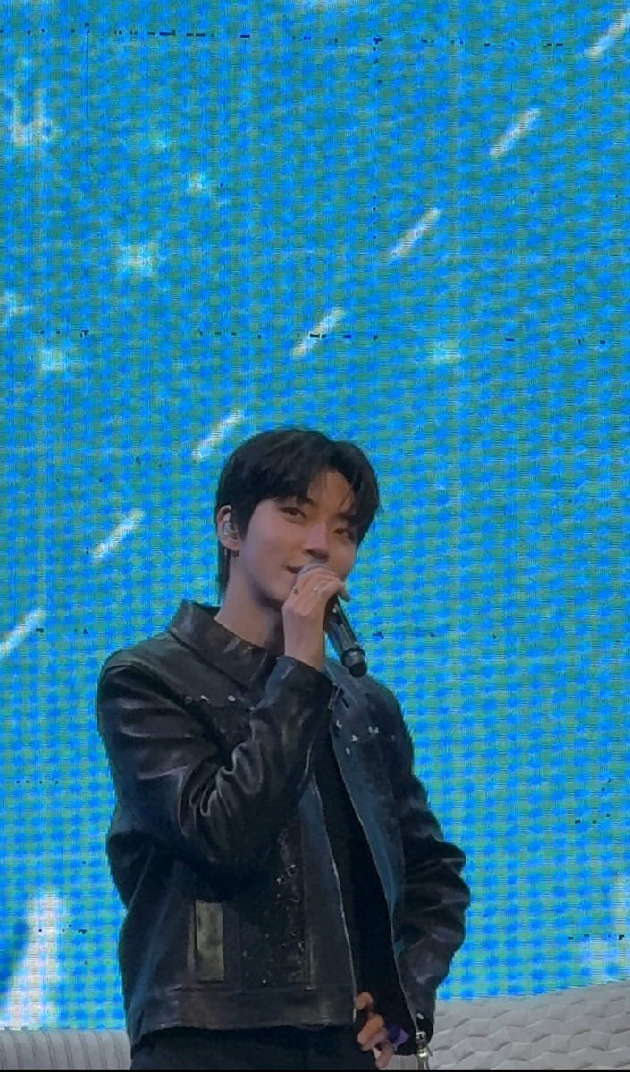 Heywinterbear__'s tweet photo. El quiere lucir sexy, pero es una cosita dulce ❤️❤️ #HwangInYoup #inyeop #chile https://t.co/O7HXLCXsvv