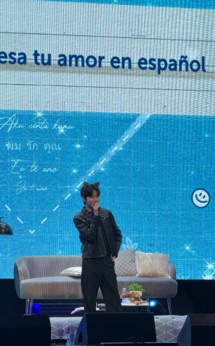 Heywinterbear__'s tweet photo. El quiere lucir sexy, pero es una cosita dulce ❤️❤️ #HwangInYoup #inyeop #chile https://t.co/O7HXLCXsvv
