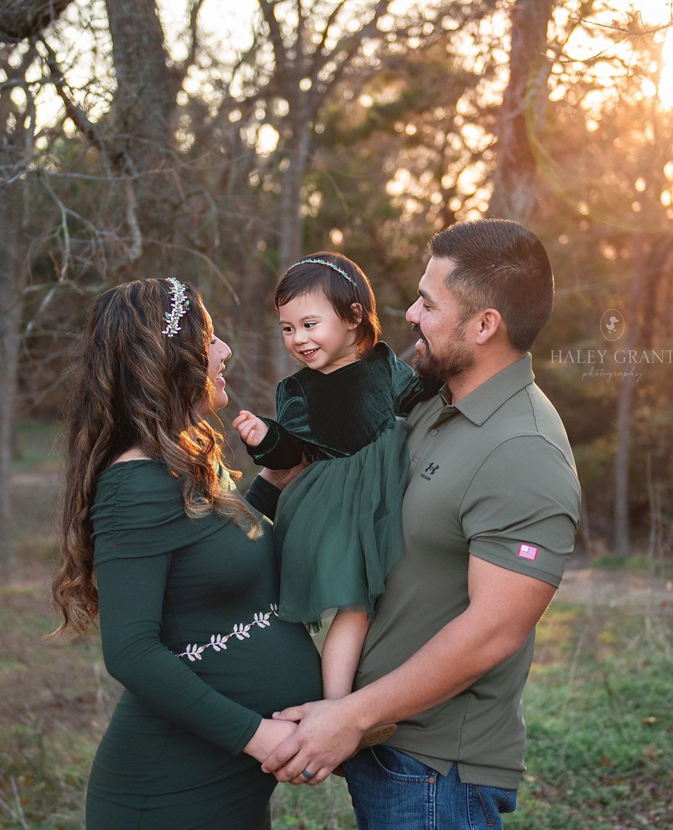 HaleyGrantPhoto's tweet photo. Sunset maternity sessions are some of my favorites. My Bump to Baby Package includes both your Maternity &amp; Newborn photography sessions. #austinmaternityphotographer #austinnewbornphotographer Newborn and Maternity Package, Austin, Texas Visit https://t.co/KlN95VmIxj to book. https://t.co/b3SVAO47Kj