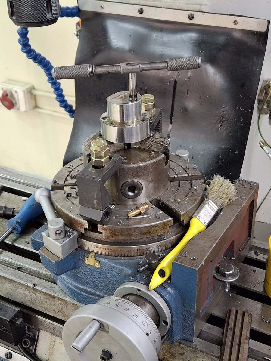 BSPT thread on SS fuel an gox manifold. Almost brake the tap :v