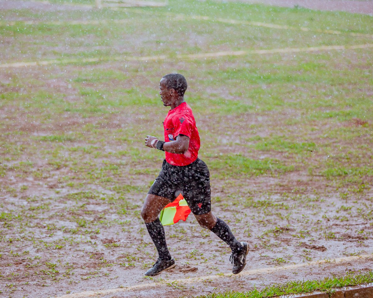 FERWAFA WOMEN PEACE CUP 2025 (1/4final) Uyu mukino wagombaga guhuza  AS KIGALI WFC na  POLICE WFC mu gihe wari umaze Iminota 4 gusa utangiye haguye imvura nyinshi irimo umuyaga mwinshi birangira utabashije gukinwa ngo urangire, biteganyijwe ko usubukurwa bitarenze amasaha 24.