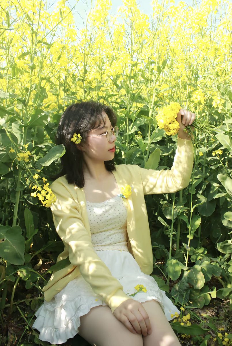 『最爱眼镜妹第287期』［原创］田园风选手，眼镜白袜小短裙buff叠满。
评分：9.1❤️‍🔥
＃自信女人 ＃眼镜妹 ＃眼镜控 ＃反差 ＃清纯女大 ＃眼镜女生 ＃有点东西 ＃好身材 ＃反差婊 ＃小清新