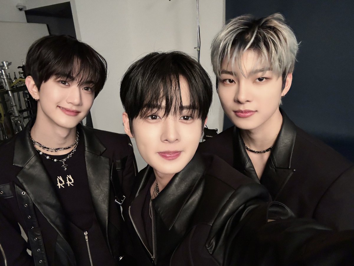 YOUNITE 1ST CONCERT <YOUNIVERSE : CONNECTED> 
𝗦𝗣𝗢𝗜𝗟𝗘𝗥👀
 
1. ㅅㄹ ㅇㅇ ㅇㄹ ㅍㅈ🔊
2. L__ __ ____🍌
3. Spoiler Q&amp;A🙋
: 2025.03.27 (THU) 7PM / YOUNITE INSTAGRAM

#YOUNITE #유나이트
#YOUNIVERSE_CONNECTED