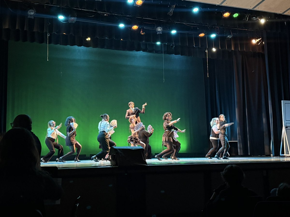 hhs_prncpl's tweet image. Musical Theatre Spring Showcase 2025 ! Amazing performances by our CFA MT Warriors! @HenricoHighSch 💚💛