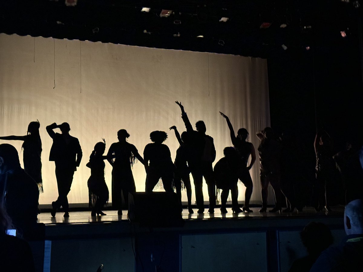 hhs_prncpl's tweet image. Musical Theatre Spring Showcase 2025 ! Amazing performances by our CFA MT Warriors! @HenricoHighSch 💚💛