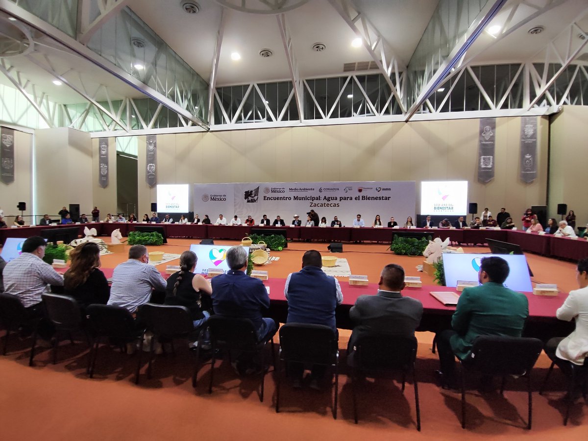 El titular de la <a href="/CGJ_Zac/">Coordinación General Jurídica</a>, Mtro. <a href="/amuoz04/">Angel Muñoz</a> acompañó al gobernador <a href="/DavidMonrealA/">David Monreal Ávila</a> al Encuentro Municipal: Agua para el Bienestar.

#PazEsBienestar