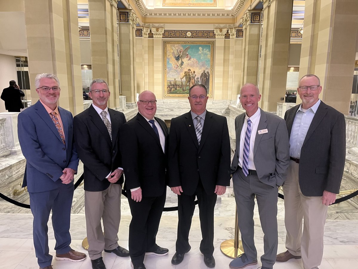Had the privilege of joining these amazing school leaders this morning for the annual <a href="/CCOSA/">CCOSA</a> Principals &amp; Special Education Directors Day at the Capitol. We are stronger together and our collective voices do matter! ⁦<a href="/OkEricFox/">Eric L Fox</a>⁩ ⁦<a href="/OASSP1/">OASSP</a>⁩ ⁦<a href="/OMLEA1/">OMLEA</a>⁩