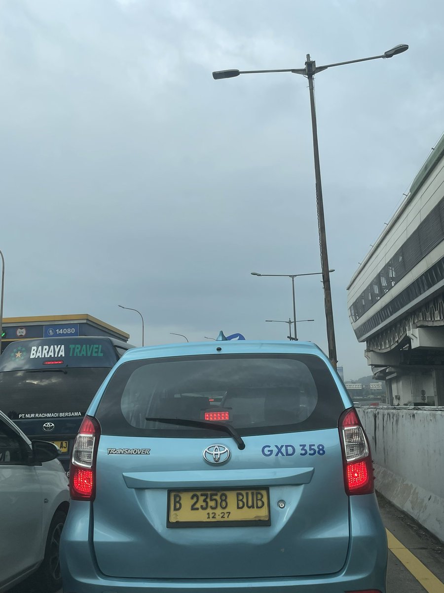 zc_projectgame's tweet photo. Contraflow bekasi-jakarta d tutup lagi pinter bgt 
Udh tau arus mudik malah d tutup contra flow
Cerdas bgt ya @PTJASAMARGA https://t.co/hNSuQIiJGA