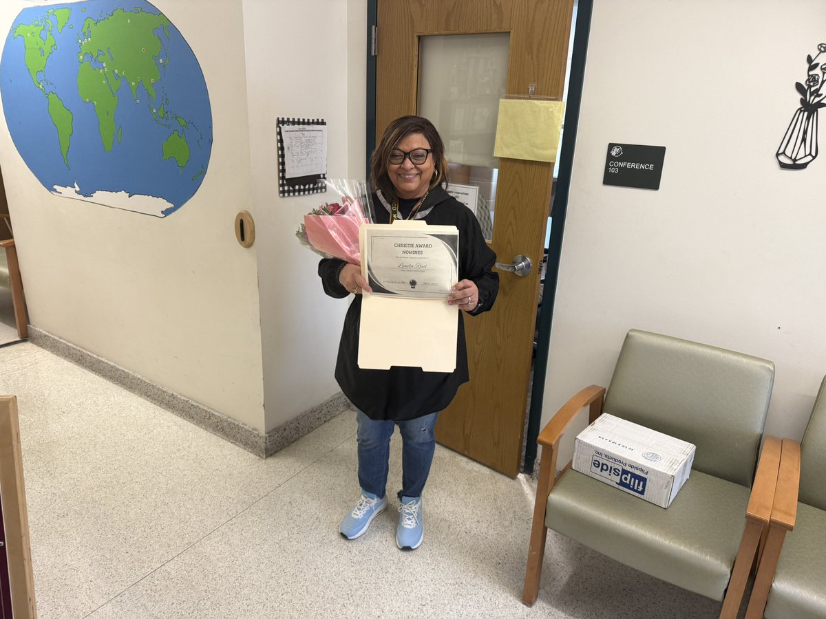hhs_prncpl's tweet image. Help me Congratulate Ms. Lynda Reed, the Henrico HS nominee for the HCPS Christie Award! Ms. Reed has come out of retirement TWICE because of the love she has for this community! Thank you for your service and dedication to Warrior Nation Ms. Reed!!! @HenricoHighSch 💚💛