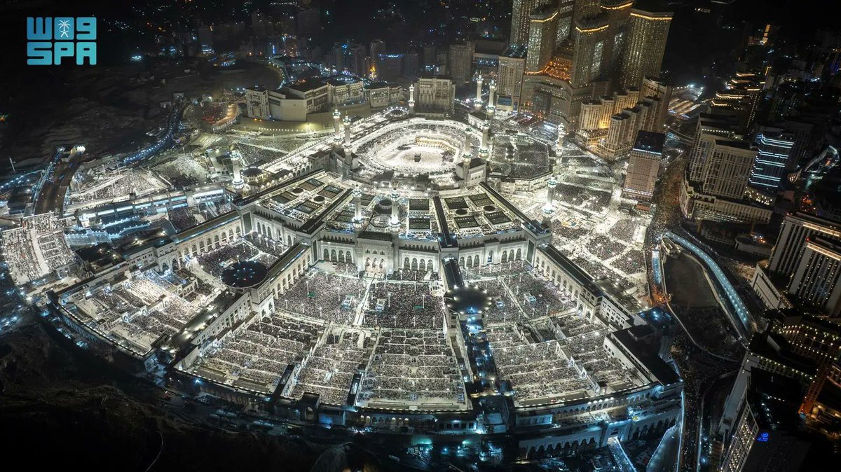 theholymosques's tweet image. NEWS :  “A NEW RECORD” 

The total number of worshipers and Umrah performers in Masjid Al Haram reached more than 3.4 Million on the 27th night of Ramadan.