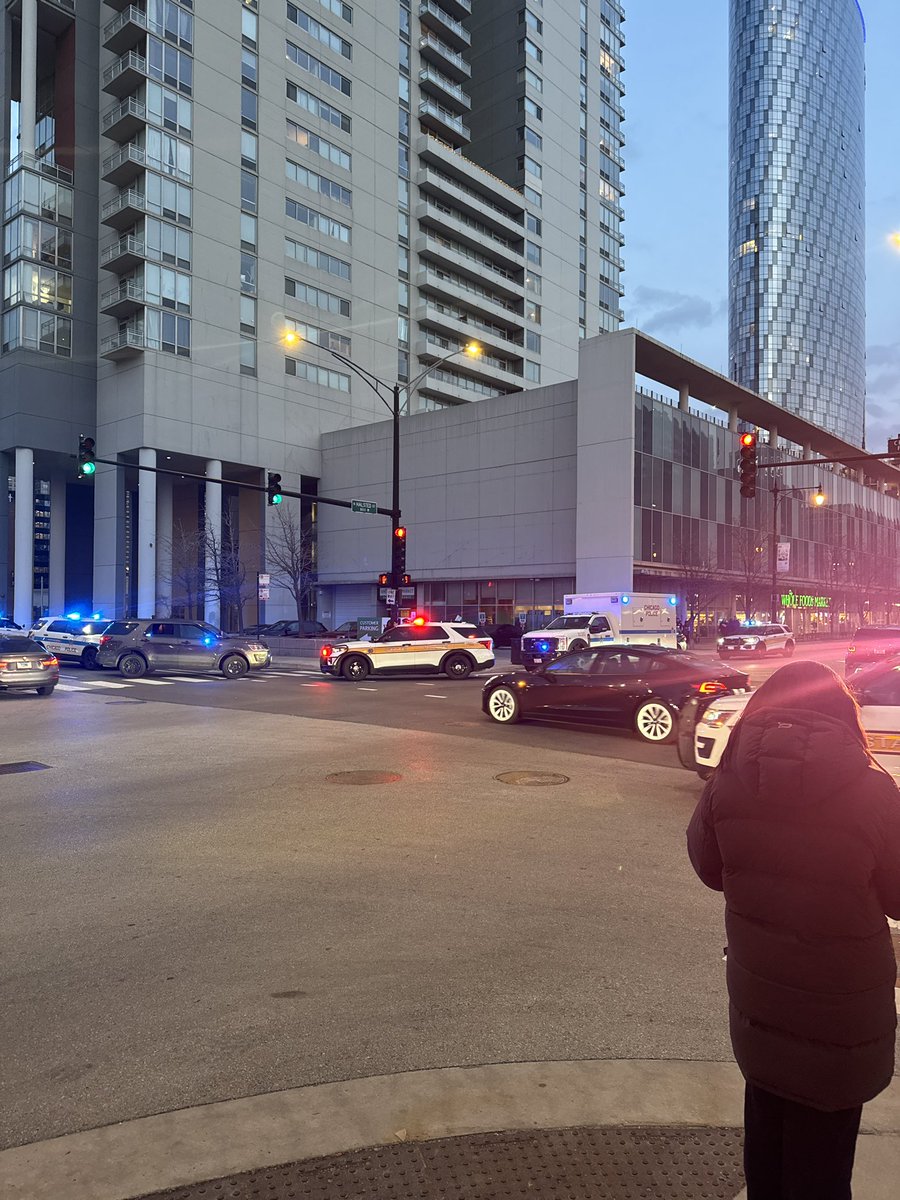 jcname's tweet photo. “Oh, think twice; it’s just another day for you and me in paradise…” 
Heavy @Chicago_Police and @ILStatePolice presence at North #Halsted and #Washington in #Chicago’s #WestLoop. What now?! @Chicago_Scanner @ChicagoBreaking @BlockClubCHI etc. https://t.co/MQXE5RxNlA