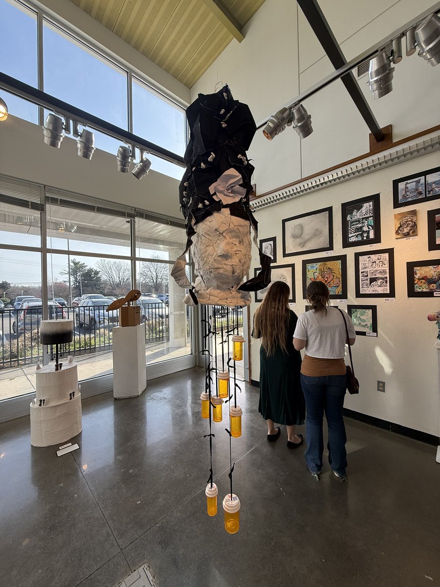 hhs_prncpl's tweet image. Phenomenal Visual Arts Spring Showcase 2025! @HenricoHighSch 💚💛