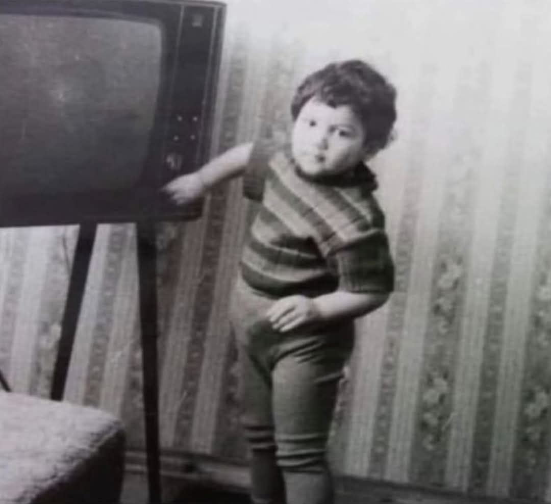 historydefined's tweet image. A &quot;remote control&quot; from the 1970s. Reliable, no batteries required, occasionally malfunctioned when cartoons were on.