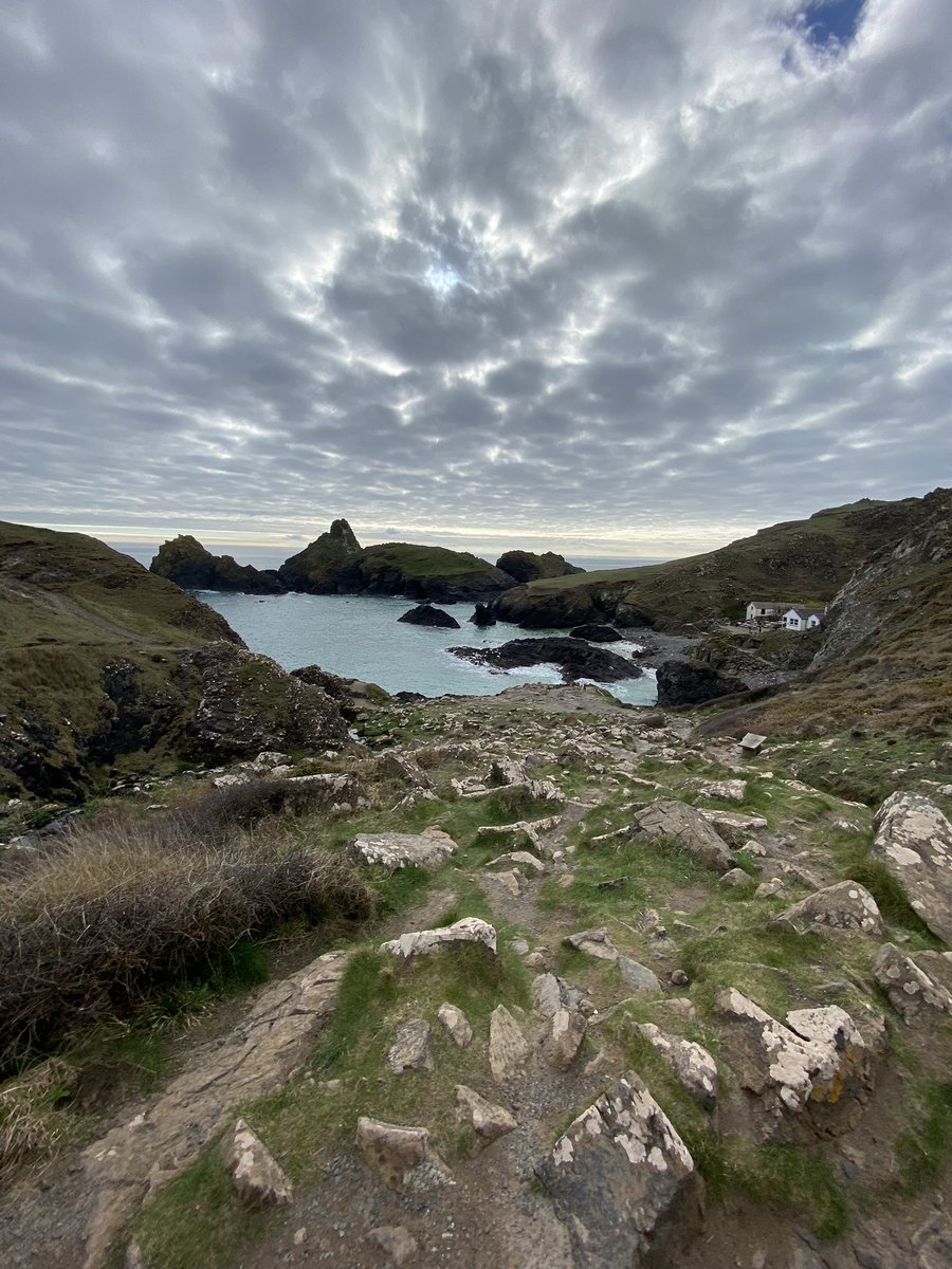 The beauty of Kynance Cove enhanced by the different skies that beset Cornwall make this county unique - that’s why every holiday is different 
Book your unique holiday 
aspects-holidays.co.uk/cornwall/south…