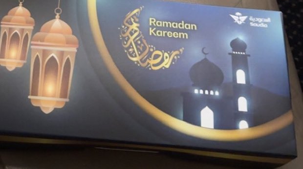 #لحظات_تبقى_معاك

إفطارنا في الطياره على الخطوط السعودية