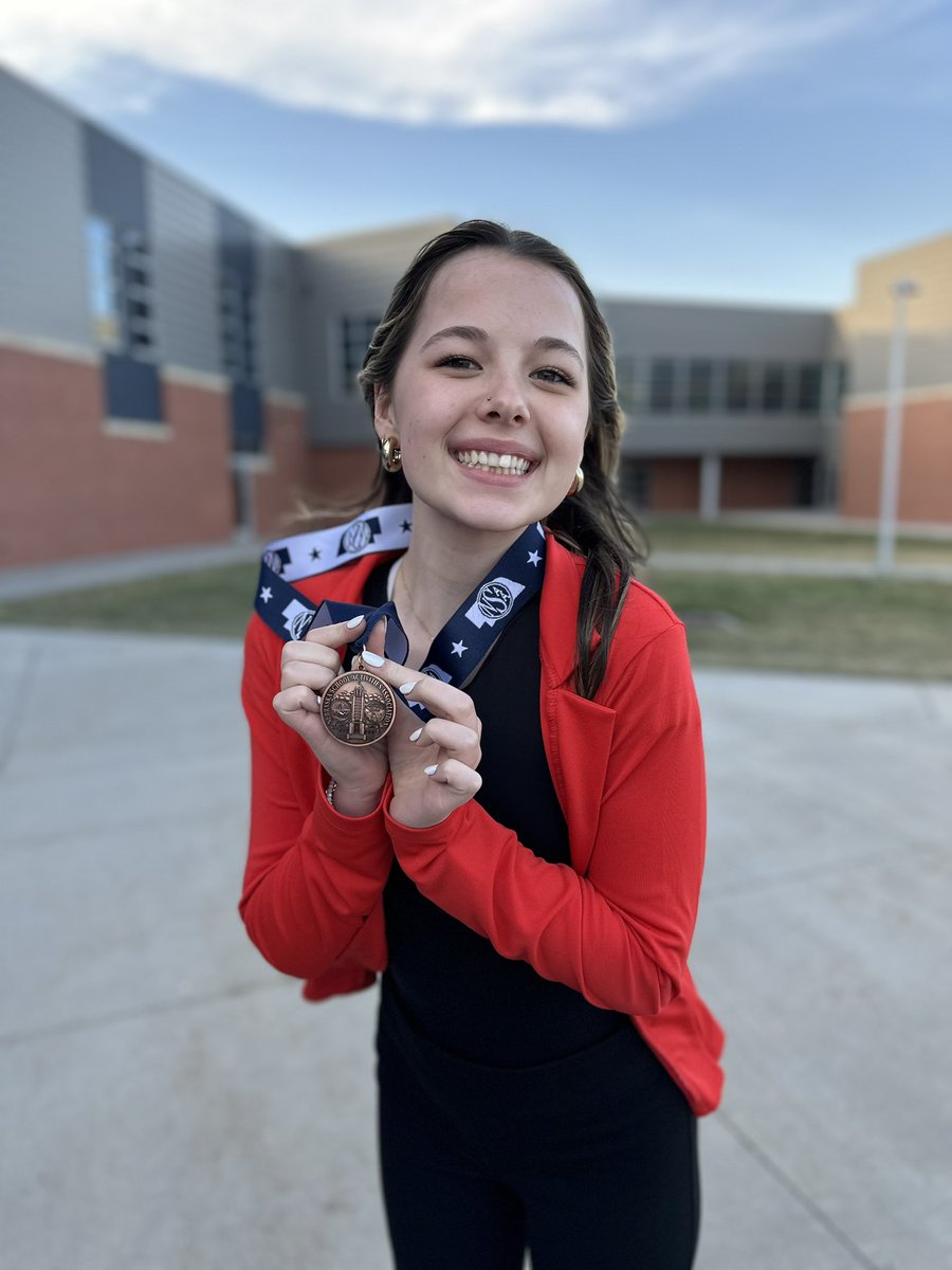 Chloe Fawver finished in 5th place in Class B Informative Speaking!! We couldn’t be more proud! And what makes this medal even sweeter? Today is Chloe’s 16th birthday!! A big day to celebrate!! #aurorahuskies