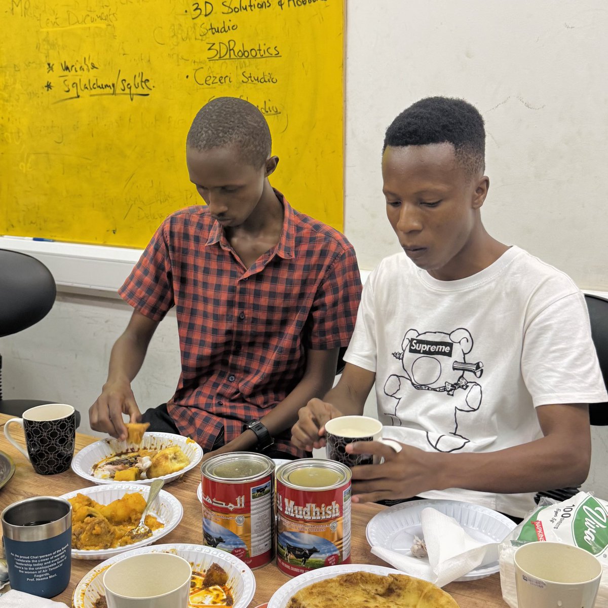 3D_roboticsLab's tweet photo. A special Iftar gathering for our 3D Robotics leaders celebrating teamwork, dedication and innovation. #ramadhan #iftaar #3dprinting https://t.co/r3wOYH8PPI
