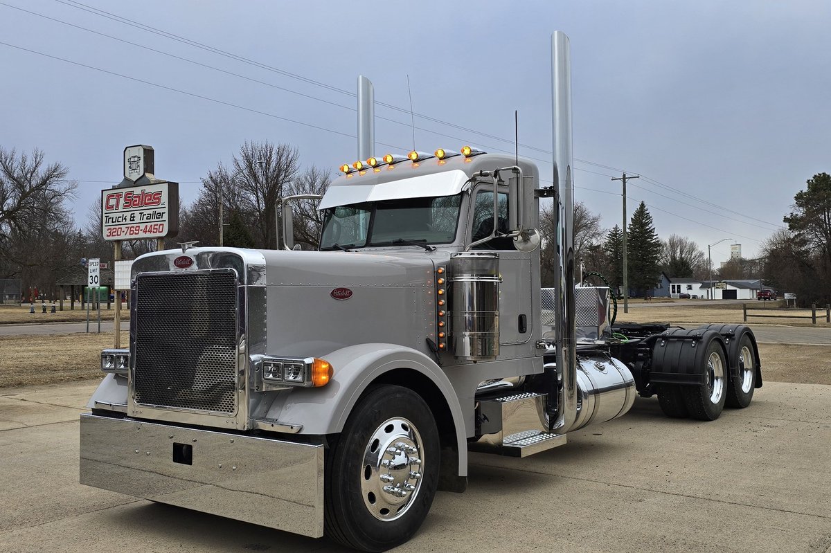 🩶 2007 Peterbilt 379exhd 🩶
475 Cat C15 can be turned up to 625
18 speed
3.36 rears
270 wb
Flex air suspension 
Lp24.5 rubber 
442k miles 13k hrs ecm verified 

A ton of new parts front to back 

$105,000