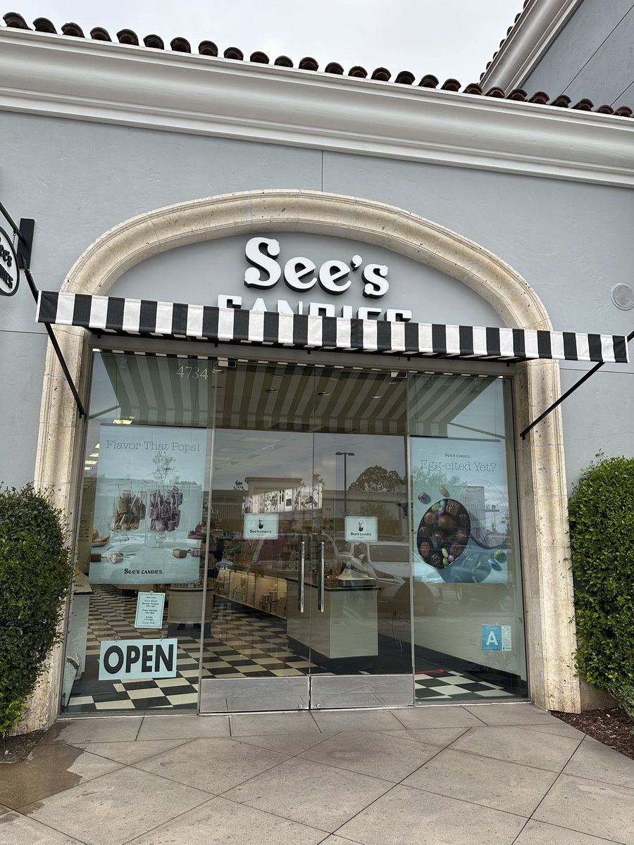 KayBeeTodd's tweet photo. Just visited the See’s Candy where @AlanToddWHS and I met @BoyGeorge during the filming of The Apprentice. https://t.co/deSGfvkond