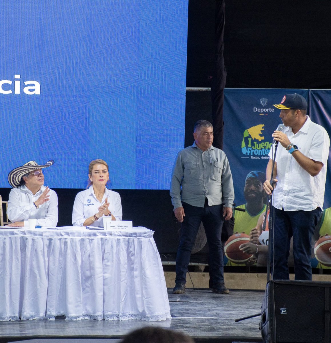 Como alcalde del distrito de TURBO le he pedido al Sr presidente de la república,el Dr <a href="/petrogustavo/">Gustavo Petro</a> en la inauguración de los juegos fronterizos del Urabá antioqueño y chocoano,que nos designe un funcionario para atender los proyectos y mesas técnicas de los proyectos radicados