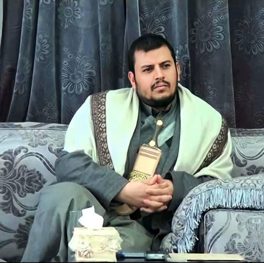 يا الله.. في هذه الليلة الرمضانية المباركة

نسألك أن تحفظ لنا سيدنا وقائدنا ومولانا ونور عيوننا وحبيب قلوبنا، وتعجل بنصره المؤزر.