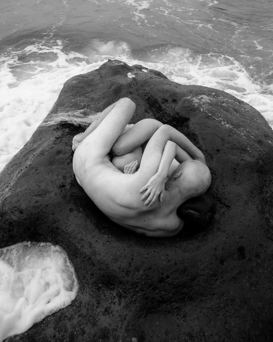 Two bodies entwined into one perfect symbol of eternity, like a petrified myth of love
art by @nastya_spacey https://t.co/a5CyJDp0jJ