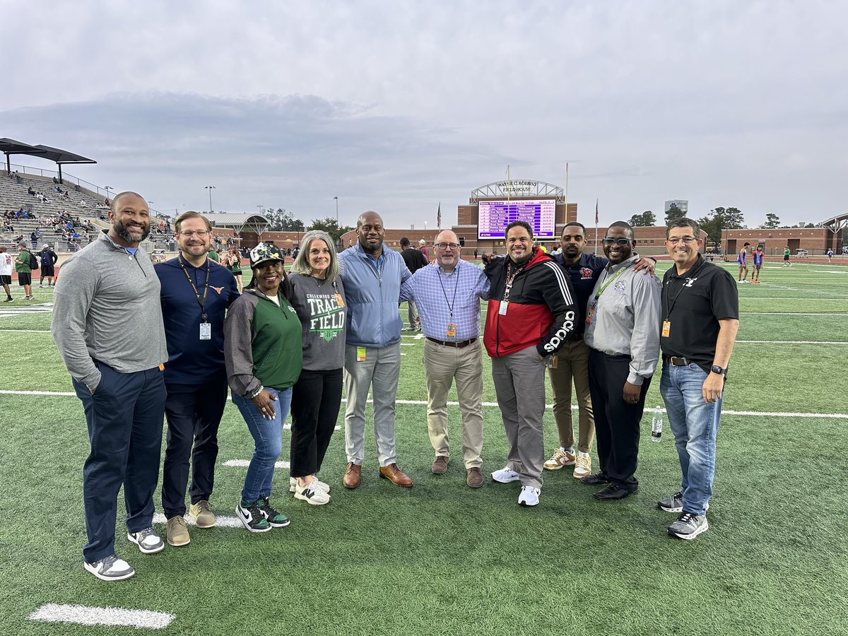 Donnie Bodron (@bodrondonnie) on Twitter photo This amazing team was out in force tonight supporting all their kids at the Humble ISD MS District Track Meet! Thank you for your leadership! Thanks to Athletics for a great meet!<a href="/HumbleISD/">Humble ISD</a> <a href="/HumbleISD_Ath/">Humble ISD Athletics</a> This amazing team was out in force tonight supporting all their kids at the Humble ISD MS District Track Meet! Thank you for your leadership! Thanks to Athletics for a great meet!<a href="/HumbleISD/">Humble ISD</a> <a href="/HumbleISD_Ath/">Humble ISD Athletics</a>