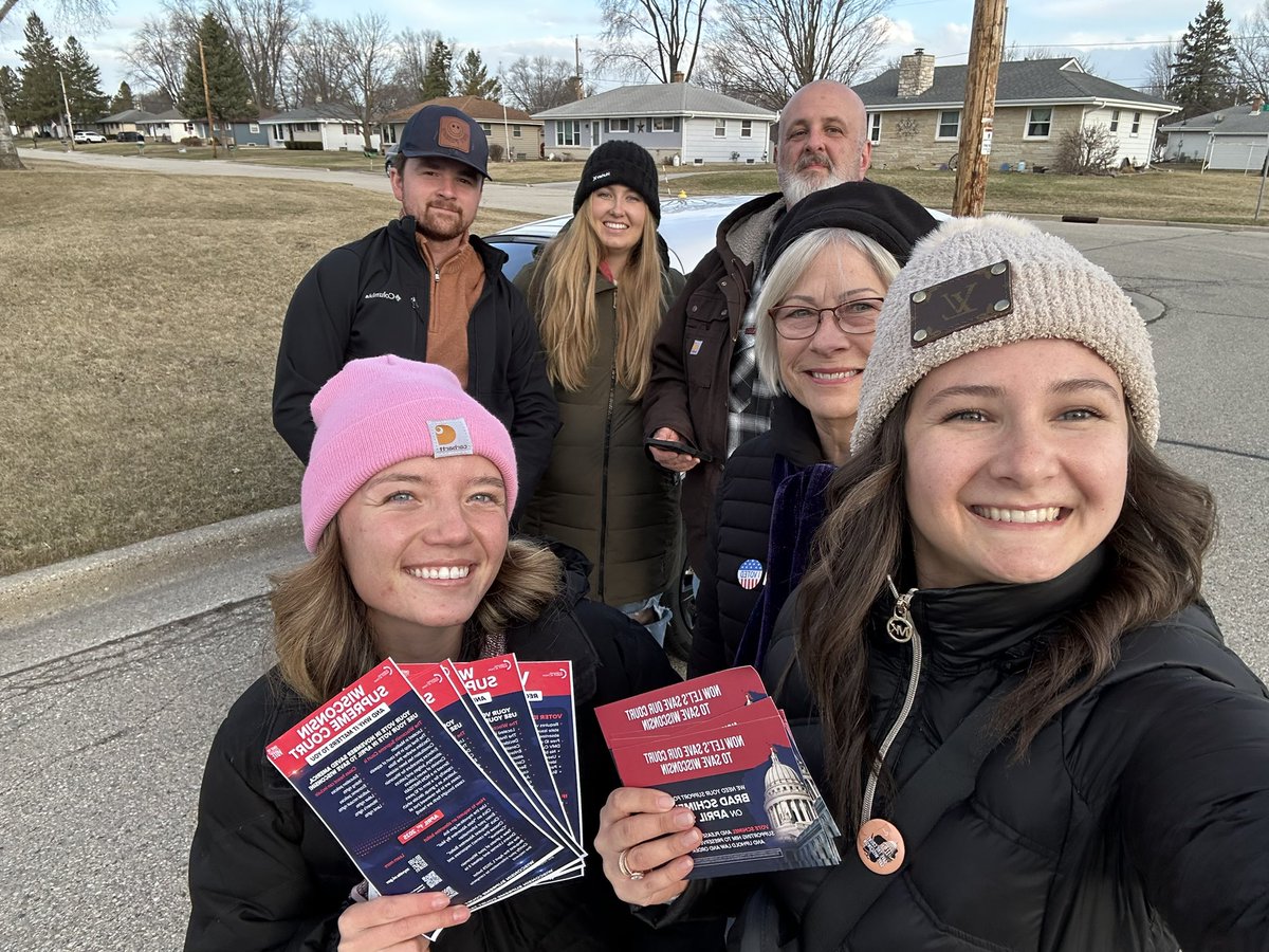 elizavetakuzz's tweet image. A full day of door knocking in Wisconsin and getting the vote out for @TeamSchimel 🇺🇸

Started the day off in Oconomowoc. Talked to 30+ voters! Then, in Sussex a group of us knocked on republic door tackling a list of 15 voters each! 

Lots of ground covered today with one…
