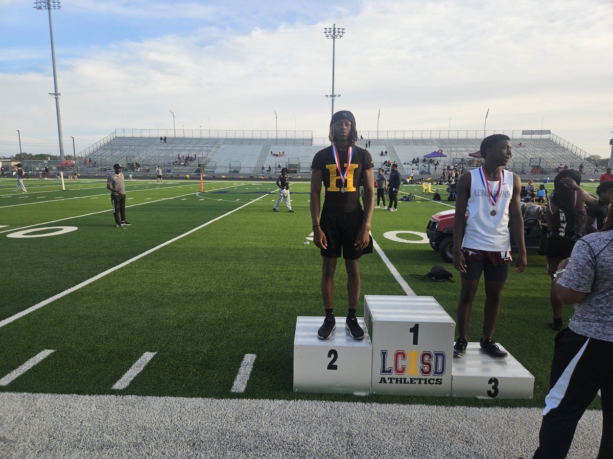 Alief Hastings Boys Track and Field tweet media