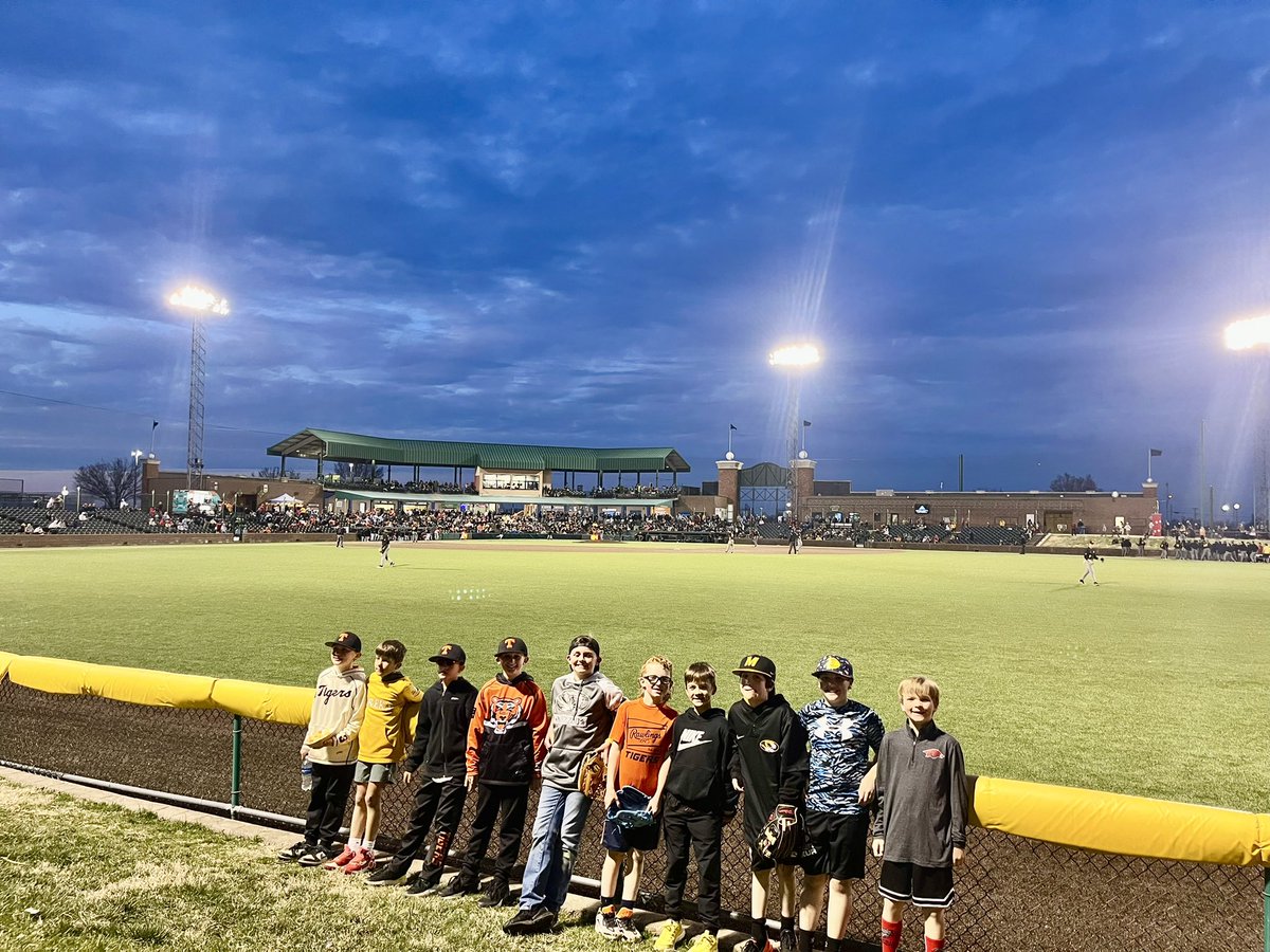 11u St Louis Rawlings Tigers tweet media