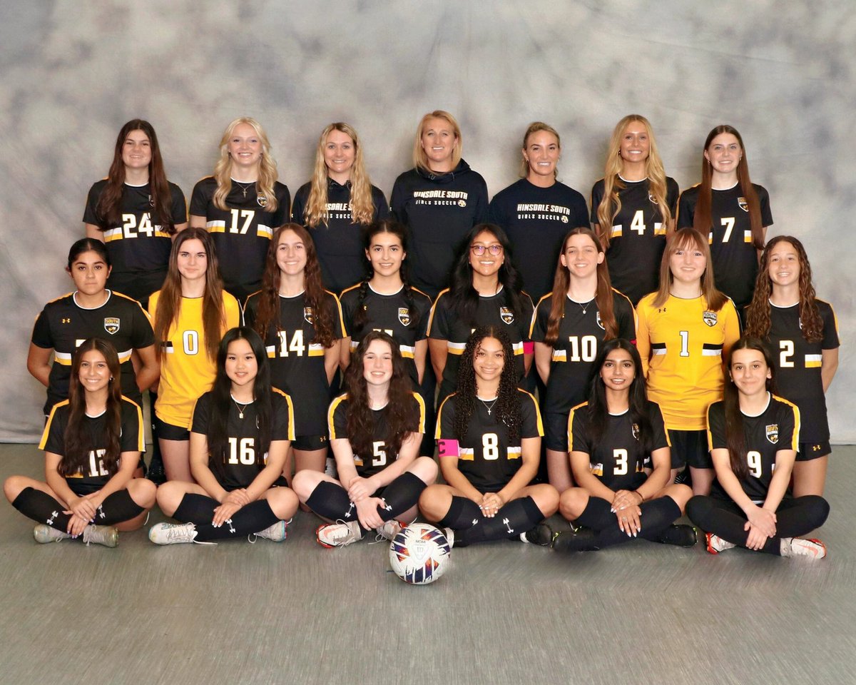 We have an X…! 2025 team photo!