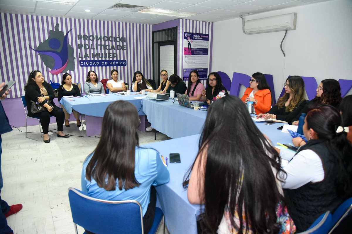 Promoción Política de la Mujer Ciudad de México (@ppm_cdmx) on Twitter photo Hoy recibimos a la Comisionada Nacional de Justicia <a href="/ShailaCamarillo/">Shaila M. Camarillo</a> quien impartió la 5º capacitación a la Red de Mujeres Orientadoras, abordando el procedimiento a seguir en casos de Violencia Política en Razón de Género.
¡Seguimos comprometidas!
🟣#AvancemosJuntas. Hoy recibimos a la Comisionada Nacional de Justicia <a href="/ShailaCamarillo/">Shaila M. Camarillo</a> quien impartió la 5º capacitación a la Red de Mujeres Orientadoras, abordando el procedimiento a seguir en casos de Violencia Política en Razón de Género.
¡Seguimos comprometidas!
🟣#AvancemosJuntas.