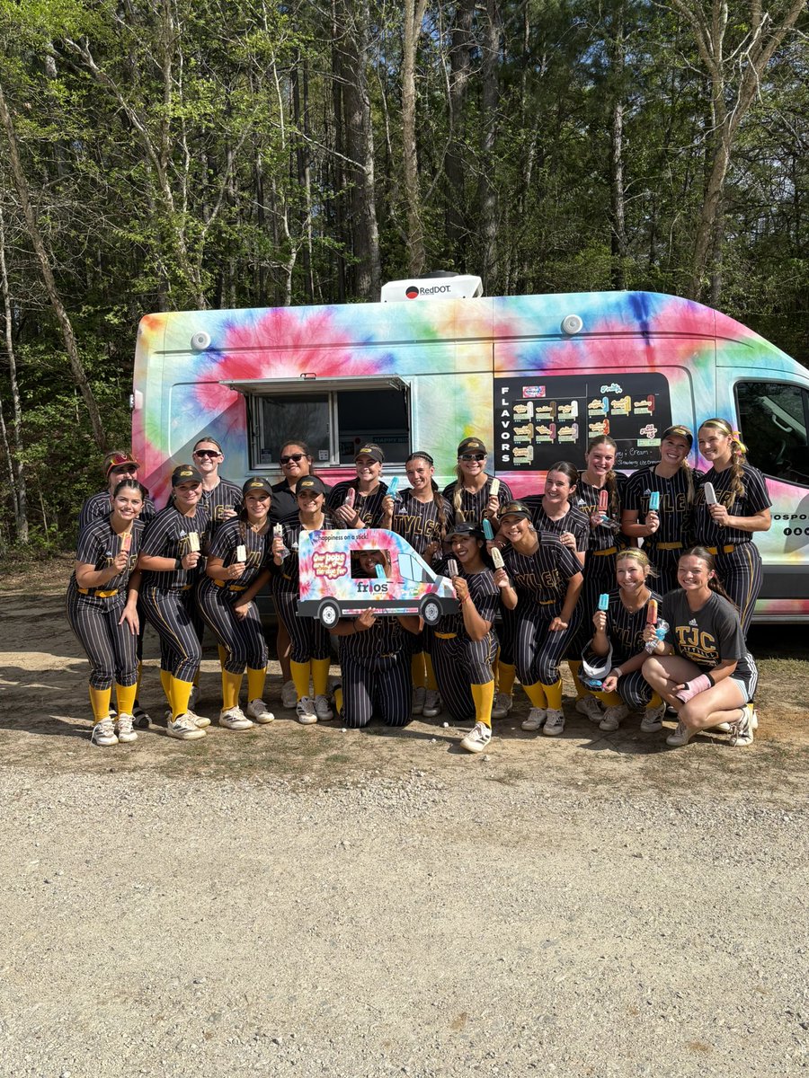 Keeping cool, one popsicle at a time! Big thanks to the athletics department for the sweet surprise!  

#FeathersUp🪶