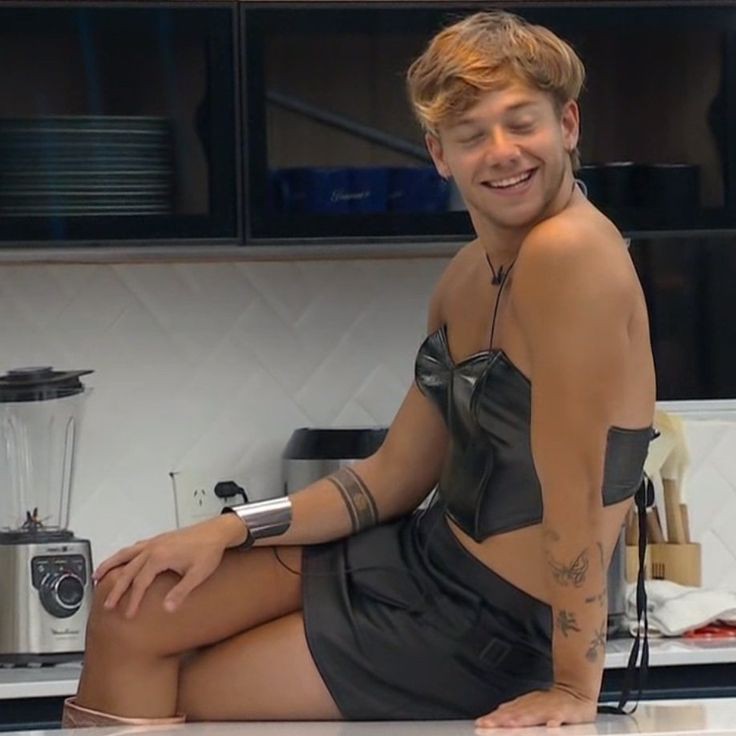 iconicbitttch_'s tweet photo. les pinta sacar a lucesita esta semana? #GranHermano https://t.co/jYfgUXNVTb