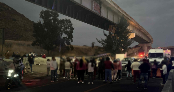 GN_Carreteras's tweet photo. #TomePrecauciones en #EdoMéx cierre parcial de circulación por presencia de personas, cerca del km 028+000 carretera (1710) México Puebla. Atienda indicación vial. https://t.co/sTdHzk1QI5