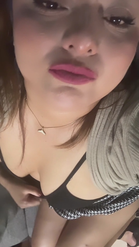 XimenaCosmo_'s tweet photo. Holis, nueva cuenta 👉 https://t.co/Psmrbo4krv 👅 ¡Ayúdame a compartir esta lengua traviesa y que llegue a todos! 😏💋 https://t.co/Ppn2DZlUQg