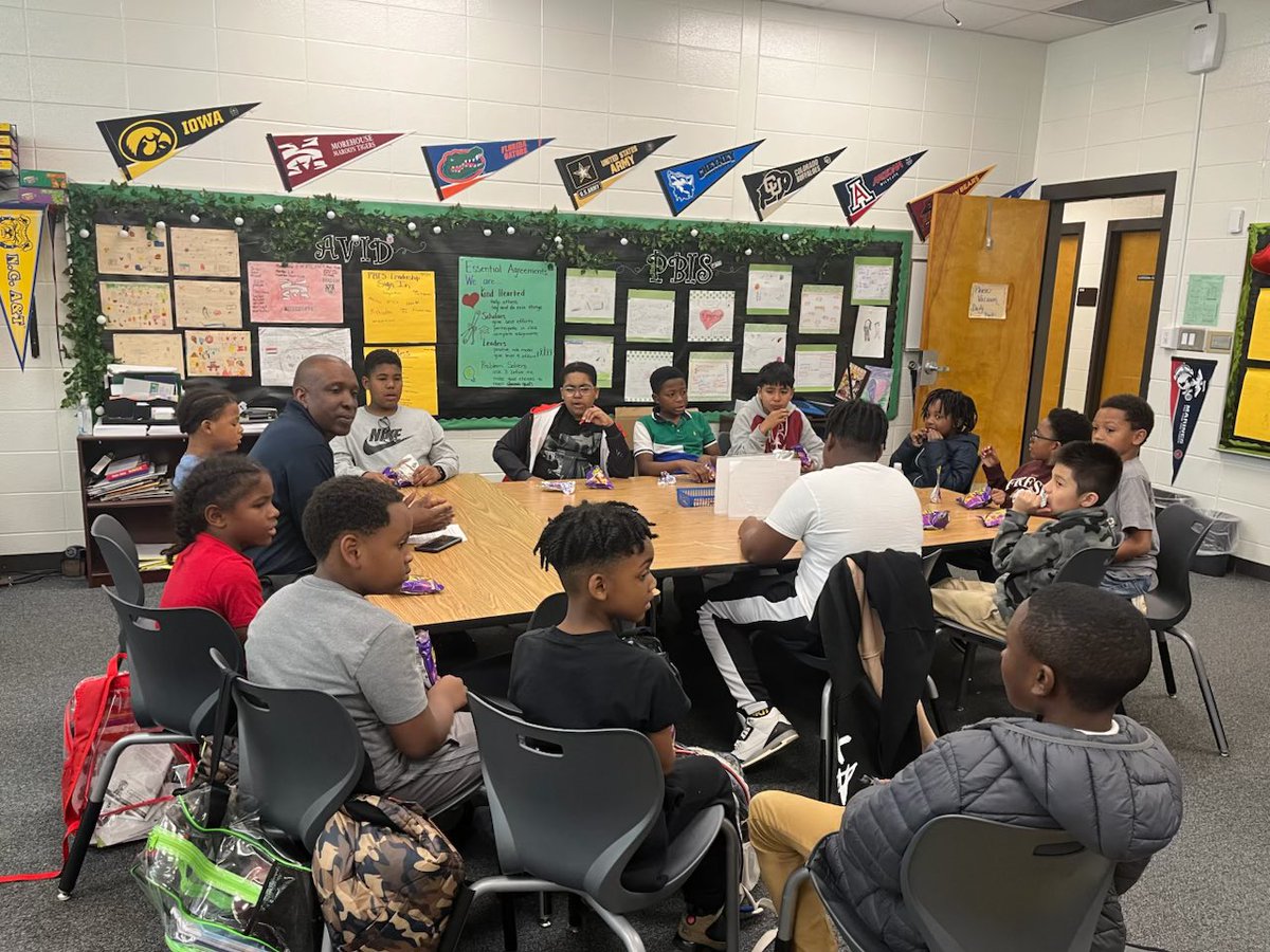 Sims Families Being Involved (F.B.I.) tweet media