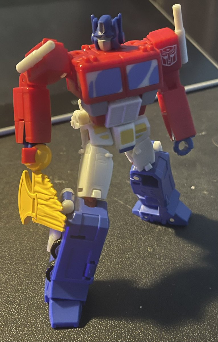 awk_shock's tweet image. Studio series devastation Optimus prime is like a 6\10 figure at best, but it’s the good kind of 6\10. I’m impressed at what this little guy is able to do at that price. 

It’s certainly not as good as the ss86, but the difference in price is larger than the difference in quality