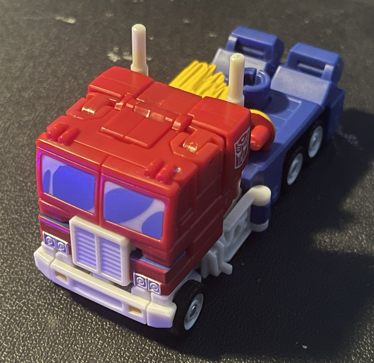 awk_shock's tweet image. Studio series devastation Optimus prime is like a 6\10 figure at best, but it’s the good kind of 6\10. I’m impressed at what this little guy is able to do at that price. 

It’s certainly not as good as the ss86, but the difference in price is larger than the difference in quality