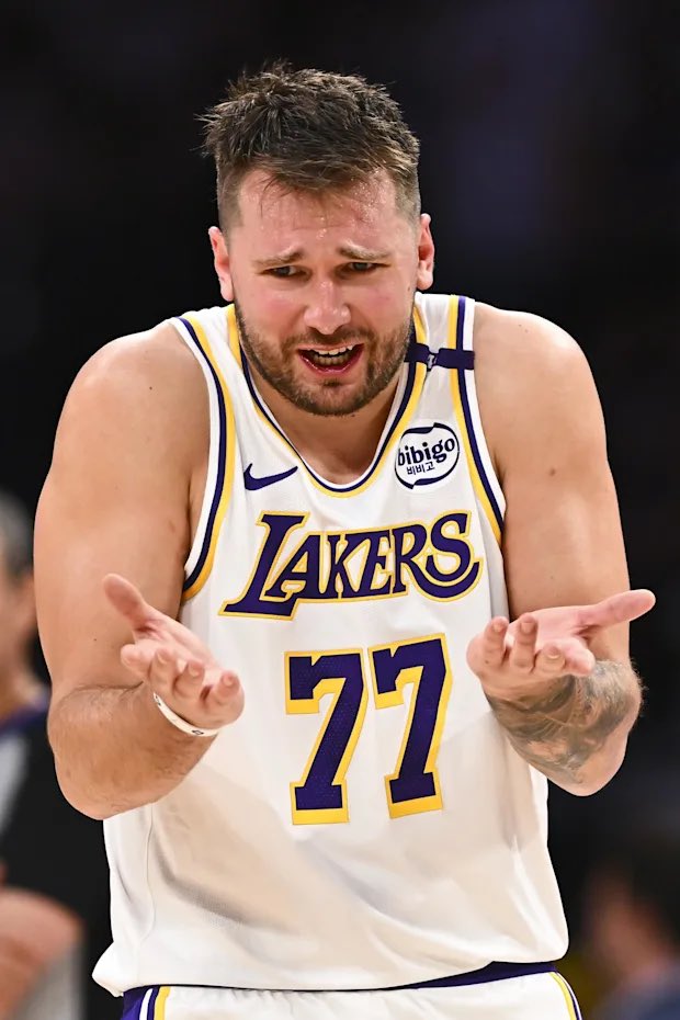 LegionHoops's tweet photo. LUKA DONCIC TONIGHT:

34 POINTS
7 ASSISTS
7 REBOUNDS
11/21 FG
6/10 3P https://t.co/mybrJ1x840