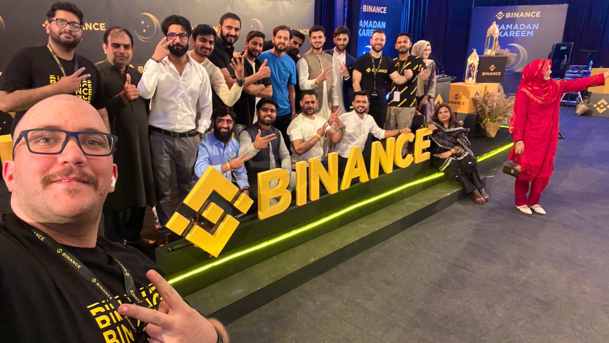 Moexba's tweet photo. Selfie time with the excited community in Pakistan 🇵🇰 as I learned most of them came from different cities to join us 🔥

Kudos to the team especially @Adeell_Official on organizing and @FarranTarek @RealJassia @RizAngel76 @BitcoinSalvia from @BinanceAngels on supporting 🚀🚀 https://t.co/tgJNUuvlT8